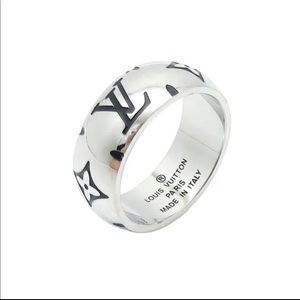 Louis Vuitton fashion ring